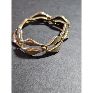 Vintage Monet gold tone bracelet 6.75"